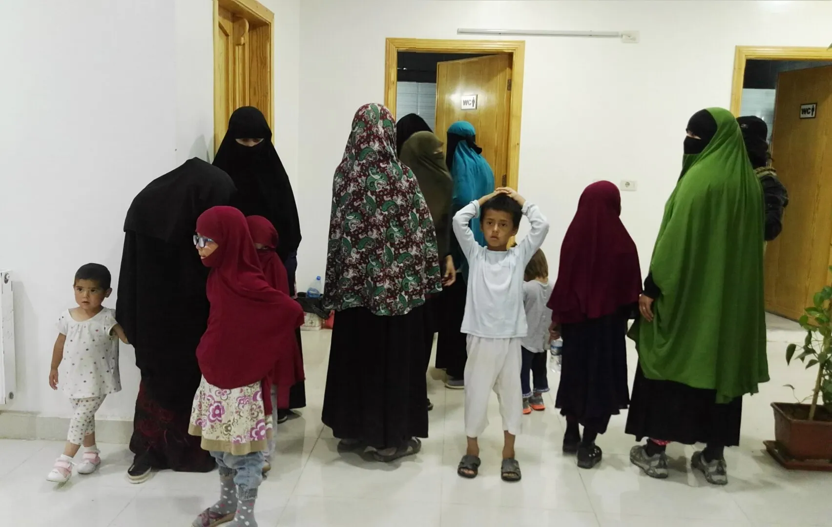 DAA hands over 148 children and women of Daesh to Uzbek government