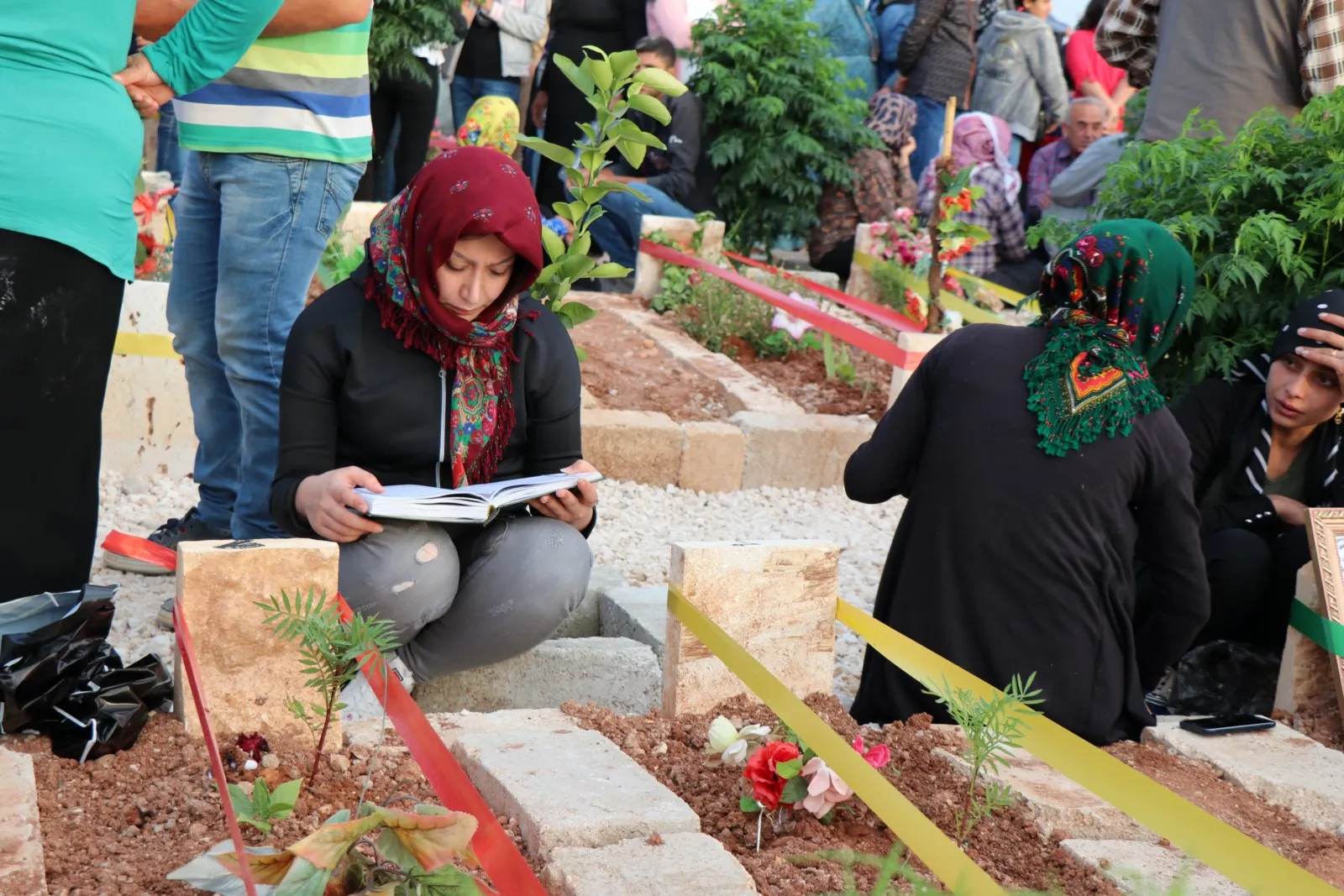 Afrin, al-Shahba people started Eid visiting martyrs' shrines