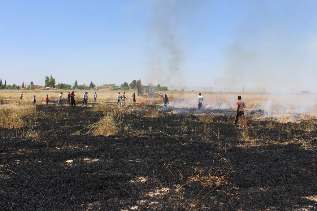 Turkish soldiers set fire on al-Darbasiya lands