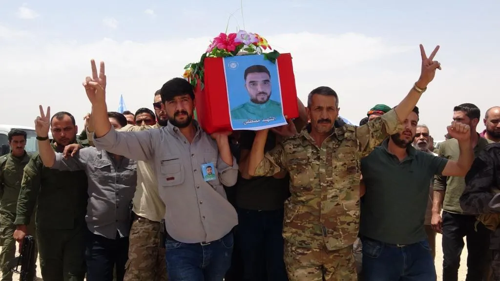 Al-Raqqa bid farewell martyr Mustafa al-Khelef's corpse