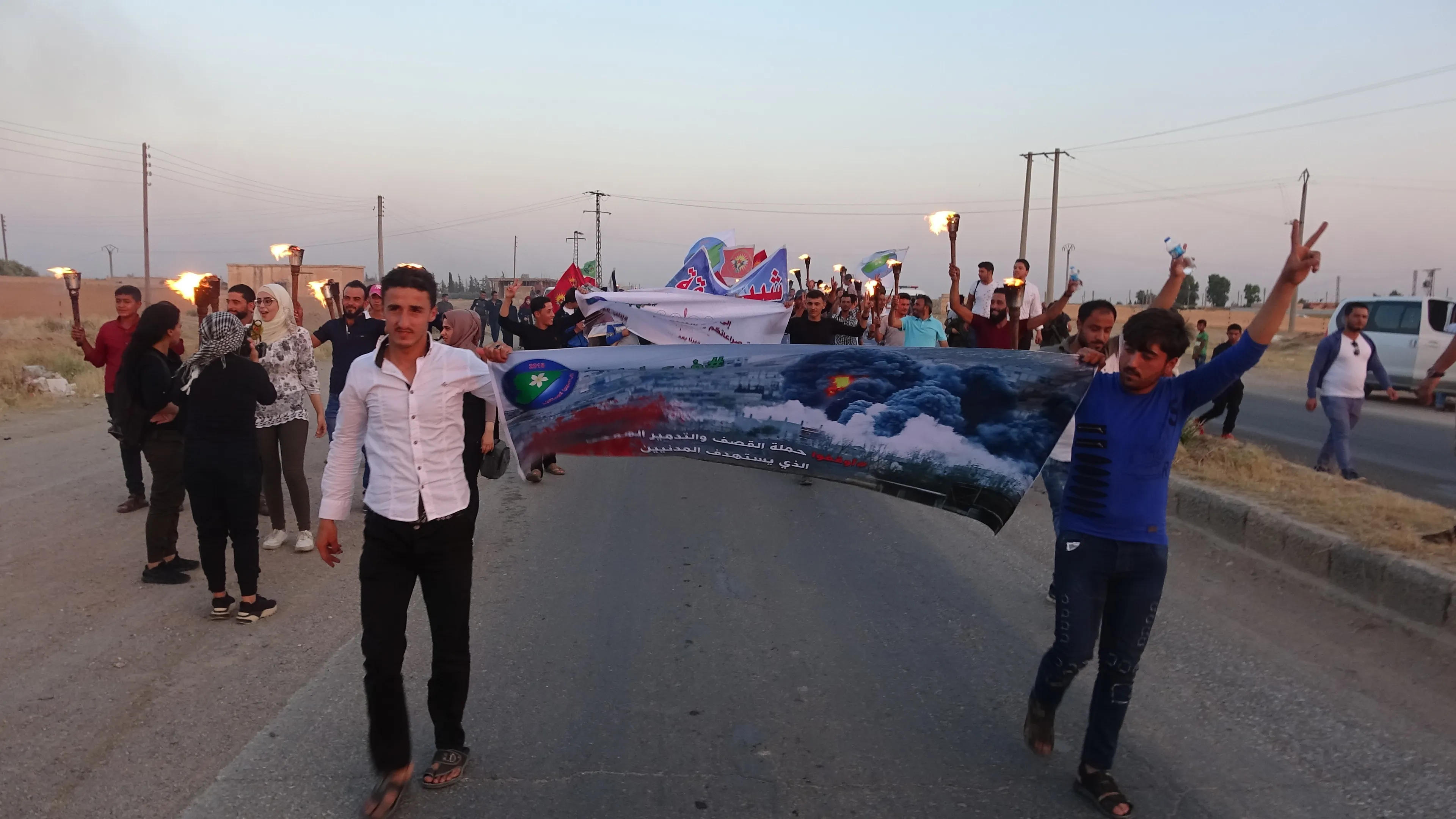 Youth of al-Raqqa march to denounce violations against Afrin and Idlib