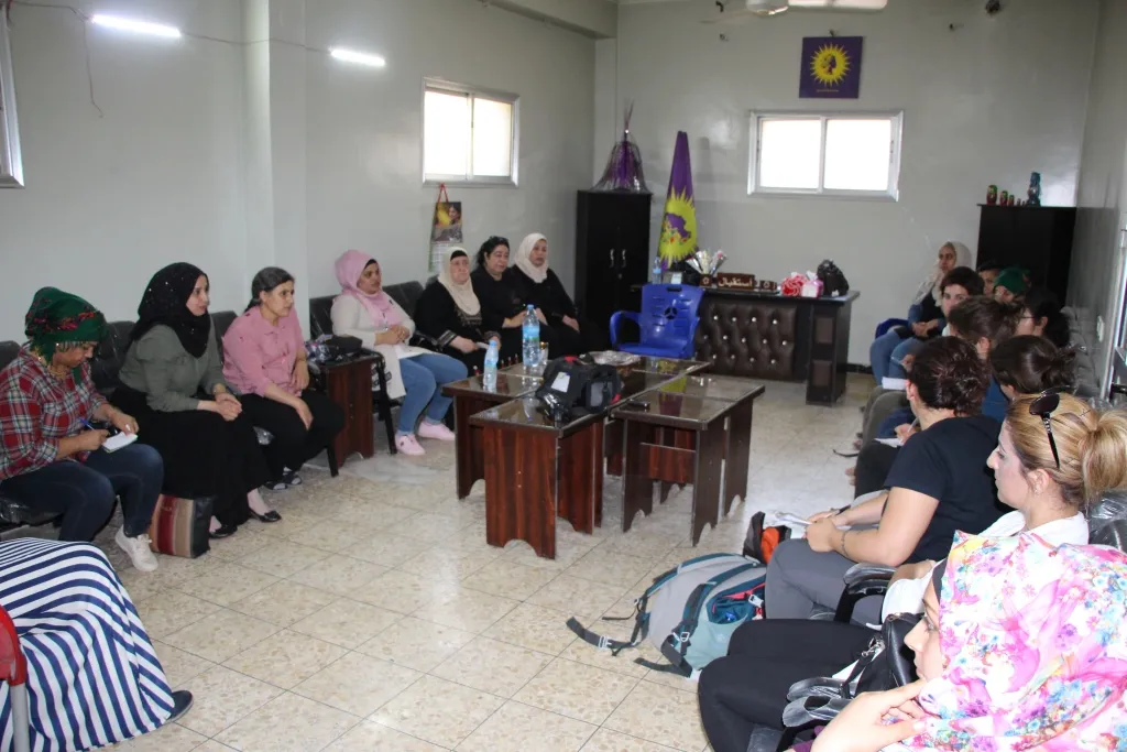 Delegation of Italian Feminist Movement visits the Women's Council in ManbIj