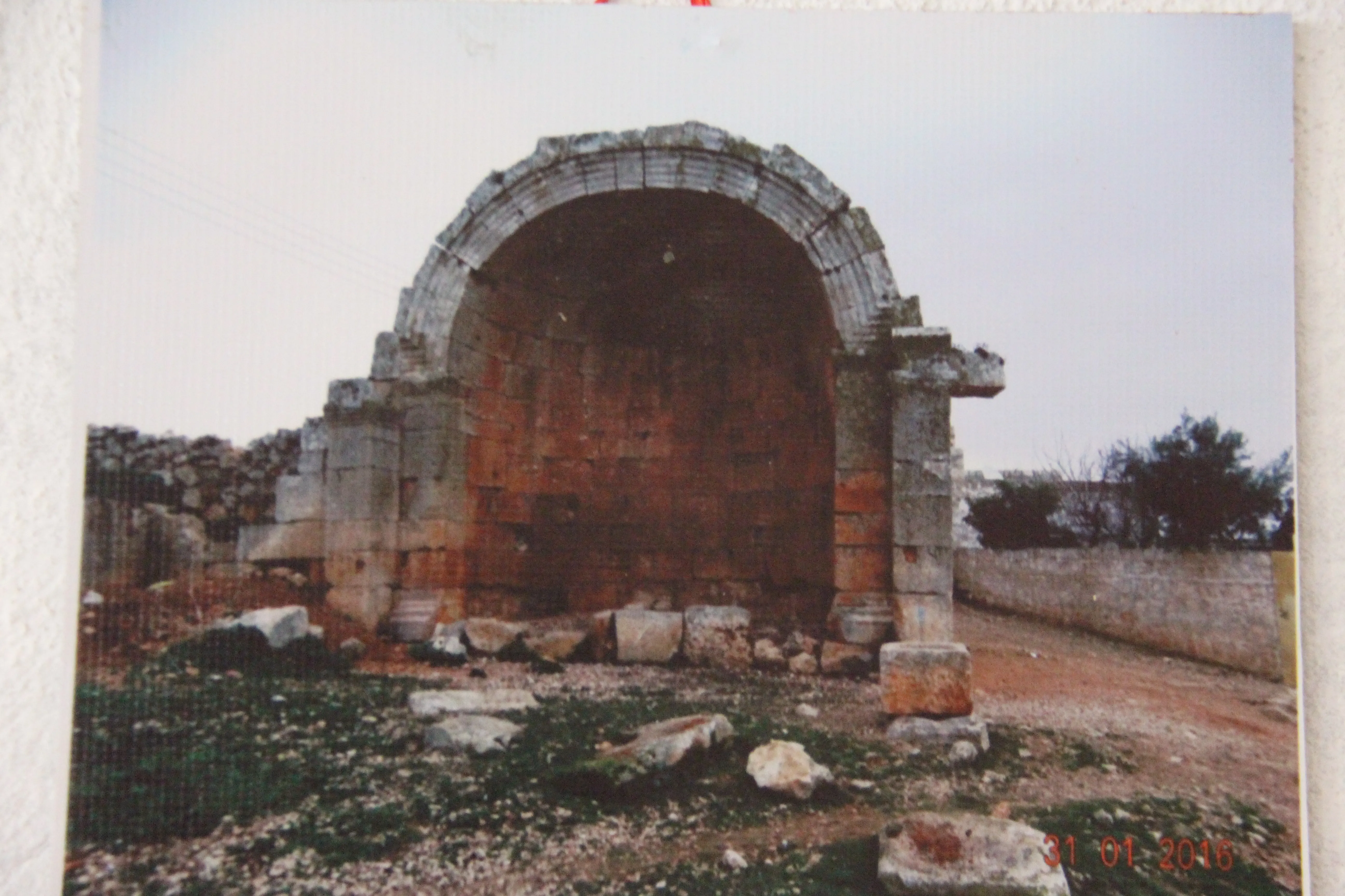 Did there remain monuments in Afrin that were not stolen by Turkey?