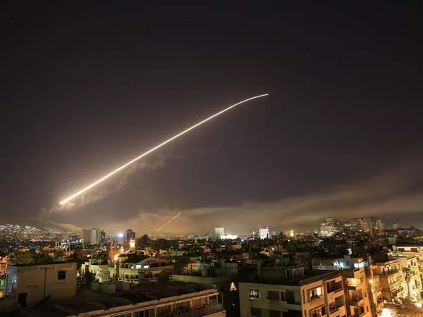 Death toll of raids on Damascus, Homs increased to 15