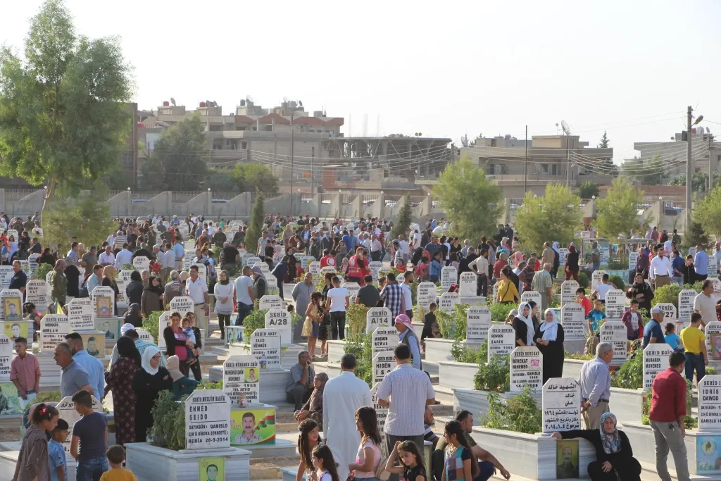 People of N, E Syria visit martyrs' shrines, appreciation their sacrifices 