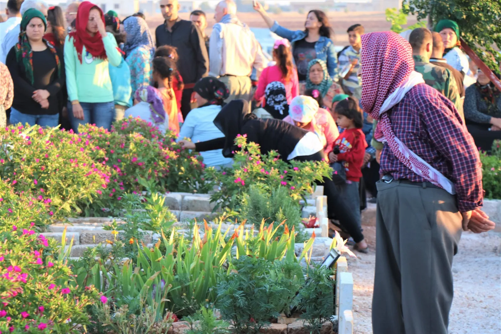 People of N, E Syria visit martyrs' shrines, appreciation their sacrifices 
