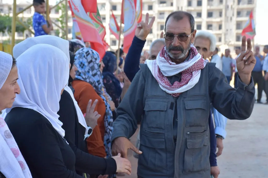 People of N, E Syria visit martyrs' shrines, appreciation their sacrifices 