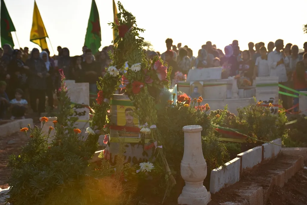 People of N, E Syria visit martyrs' shrines, appreciation their sacrifices 