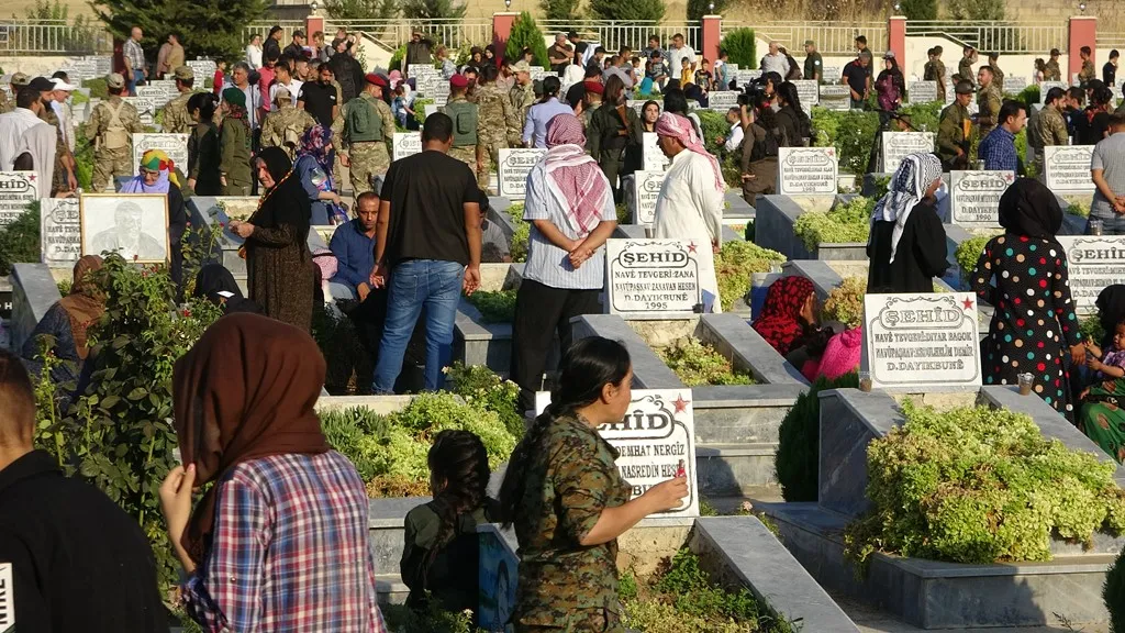 People of N, E Syria visit martyrs' shrines, appreciation their sacrifices 