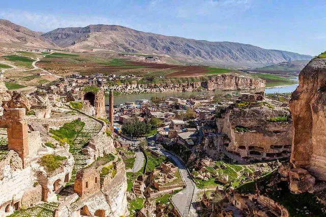 Turkey flooding Hasankeyf town with water