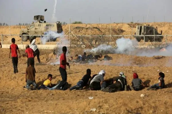  49 Palestinians injured during weekly Gaza marches