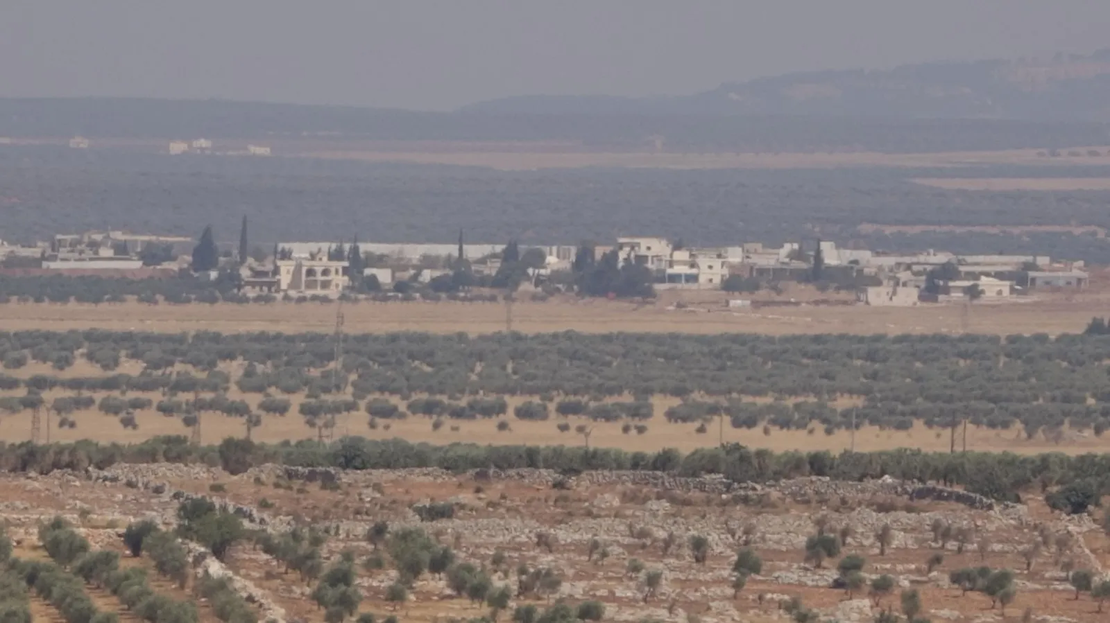 Building occupation wall is ongoing in Afrin