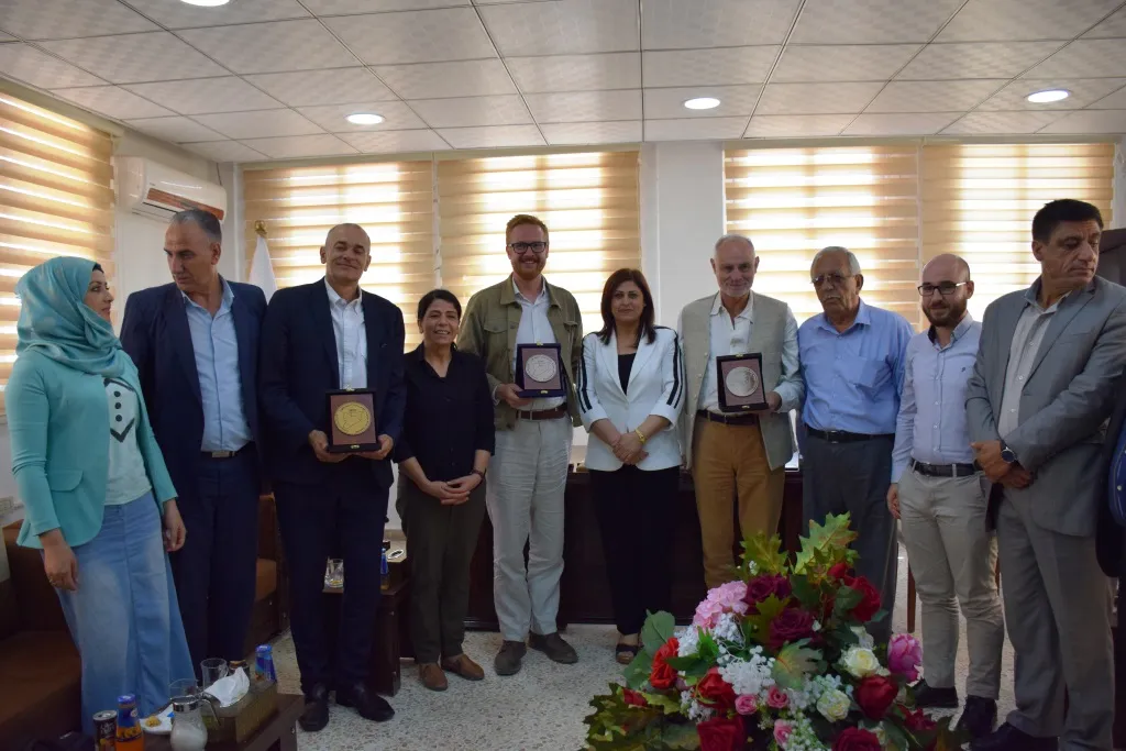 A high-level British delegation meets with members of MSD, and AA