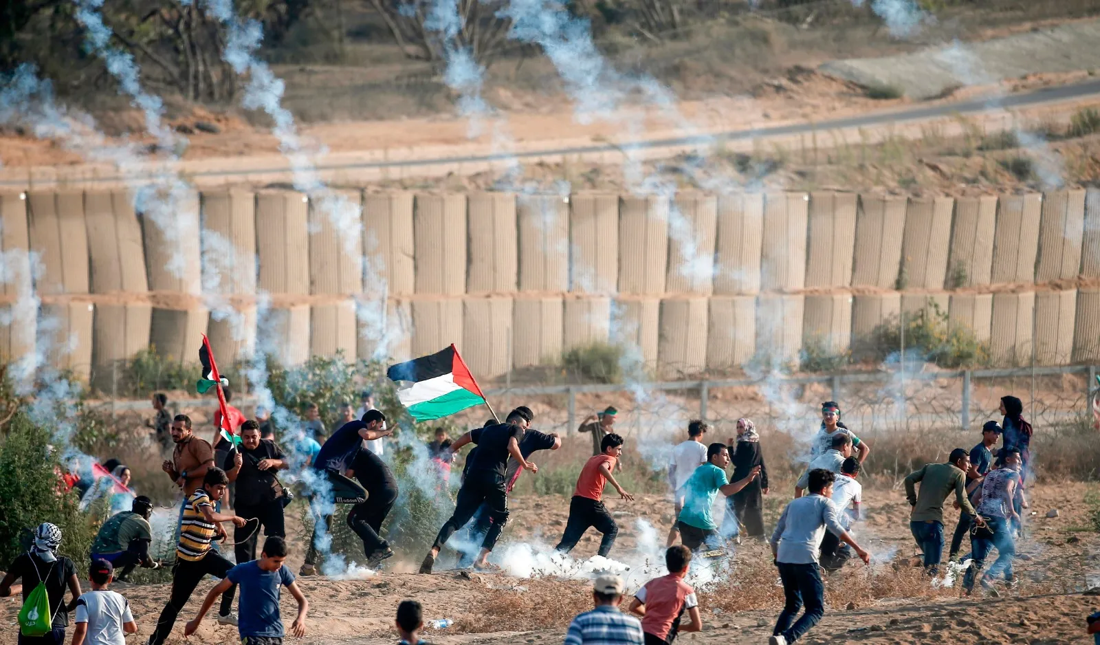 74 Palestinians injured by the Israeli army in Gaza