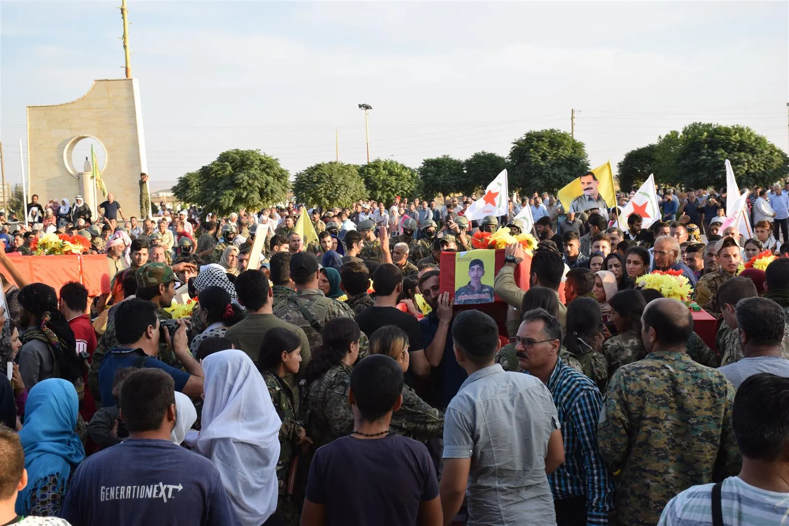 Thousands of people in al-Hasakah bid martyrs of Resistance of Dignity farewell
