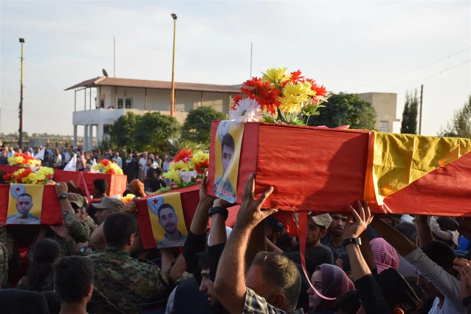 Thousands of people in al-Hasakah bid martyrs of Resistance of Dignity farewell