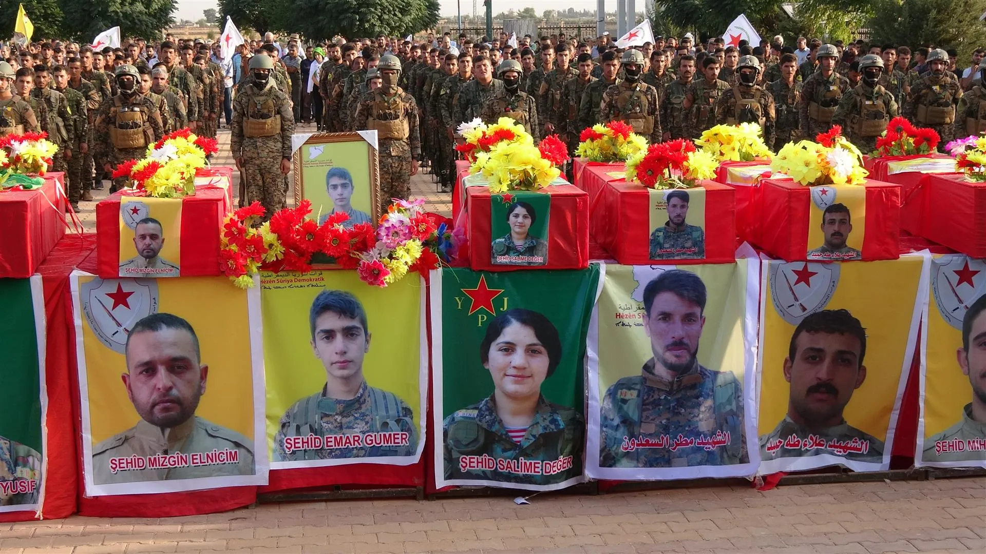 Thousands of people in al-Hasakah bid martyrs of Resistance of Dignity farewell