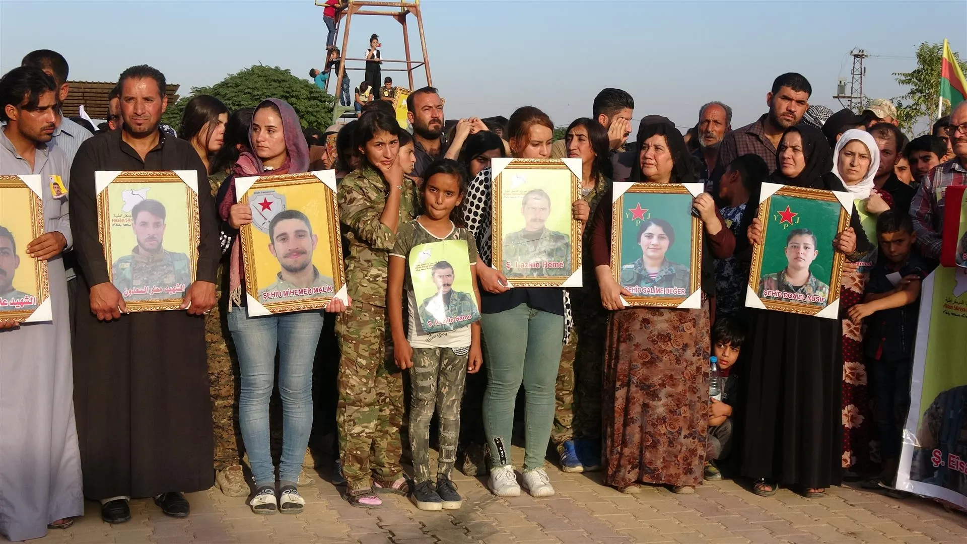 Thousands of people in al-Hasakah bid martyrs of Resistance of Dignity farewell
