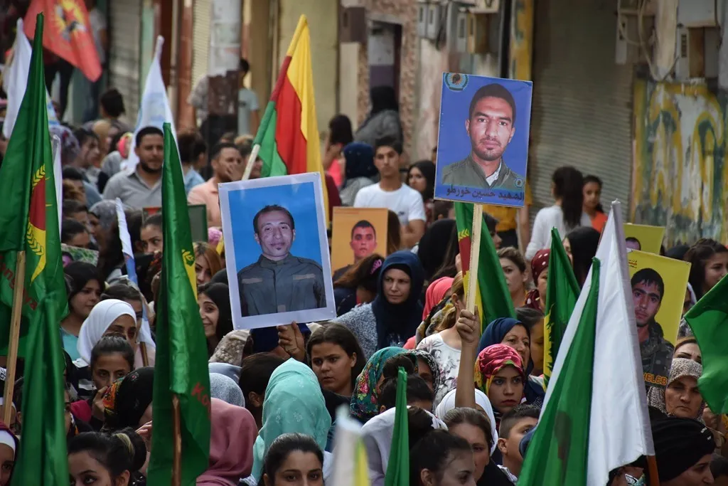 Residents of Aleppo salute resistance in N, E Syria