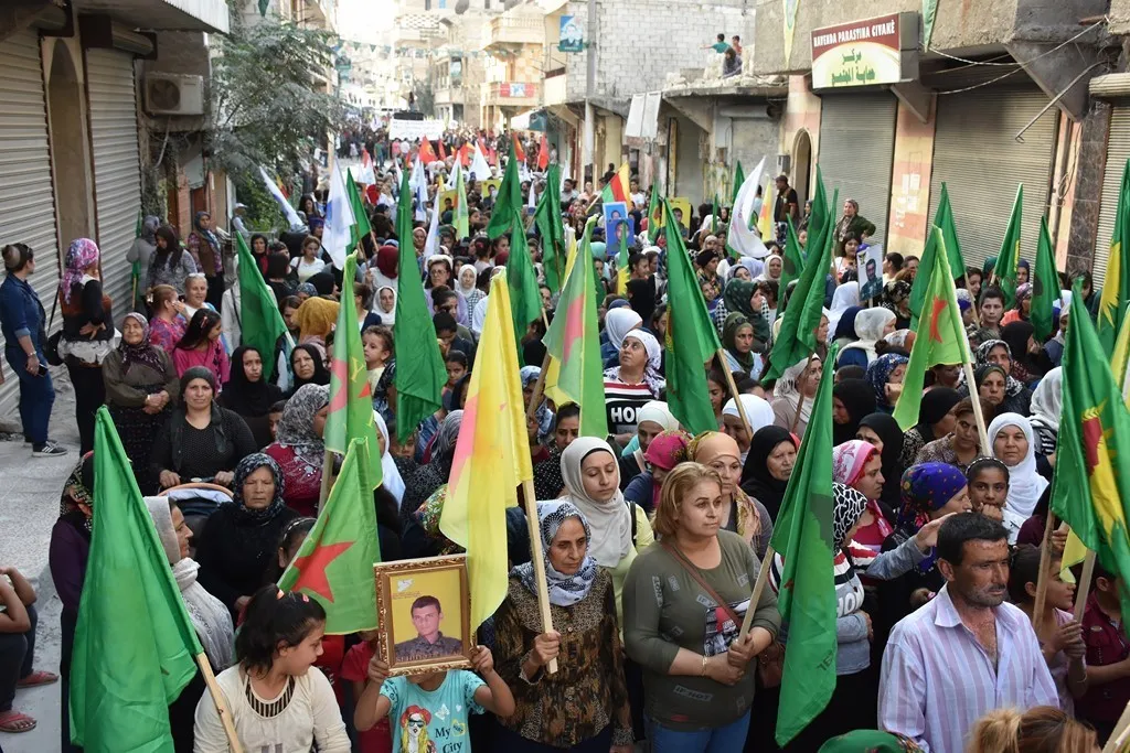 Residents of Aleppo salute resistance in N, E Syria