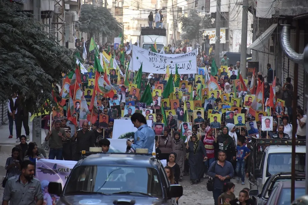 Residents of Aleppo salute resistance in N, E Syria