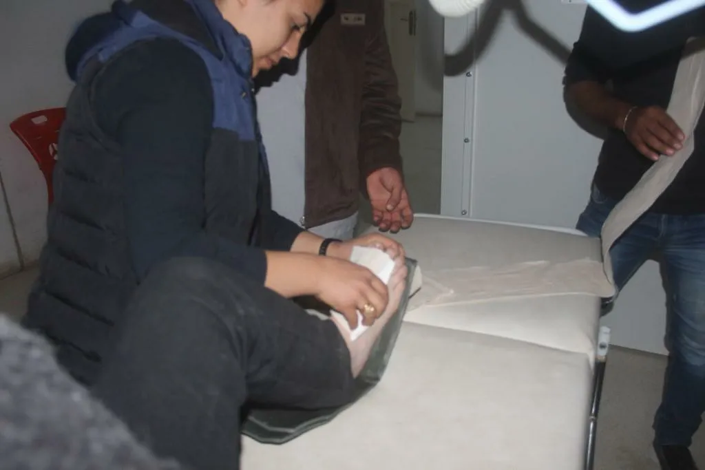 Joint Russian-Turkish patrol runs east of Kobani, armored vehicles run over a young foot
