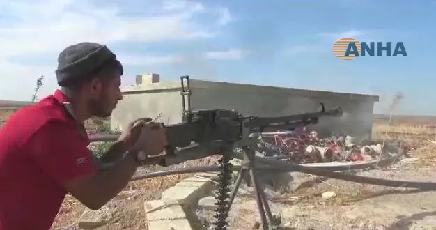 Fierce clashes on M4 road in Ain Issa countryside