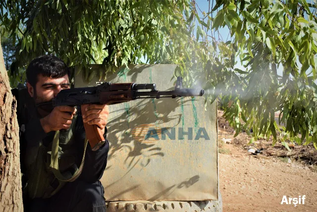 Strong clashes occur in the vicinity of Qasimia and Rihania villages in Tell Tamr
