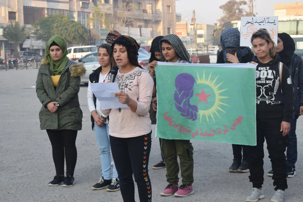 Manbij youths distributed leaflets to boycott Turkish goods