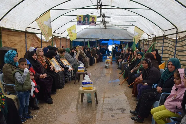 Qamishlo population offer condolences to   martyrs families of  Dignity Resistance