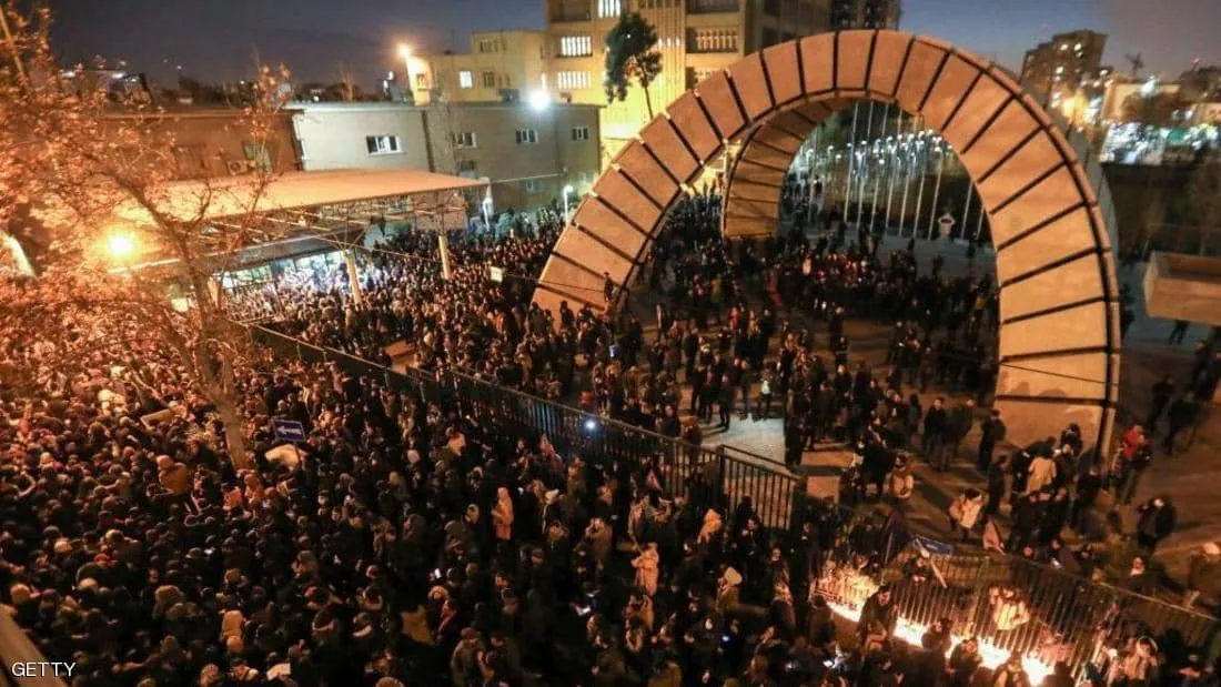 Iran ... Hundreds of students chant against the ruling regime