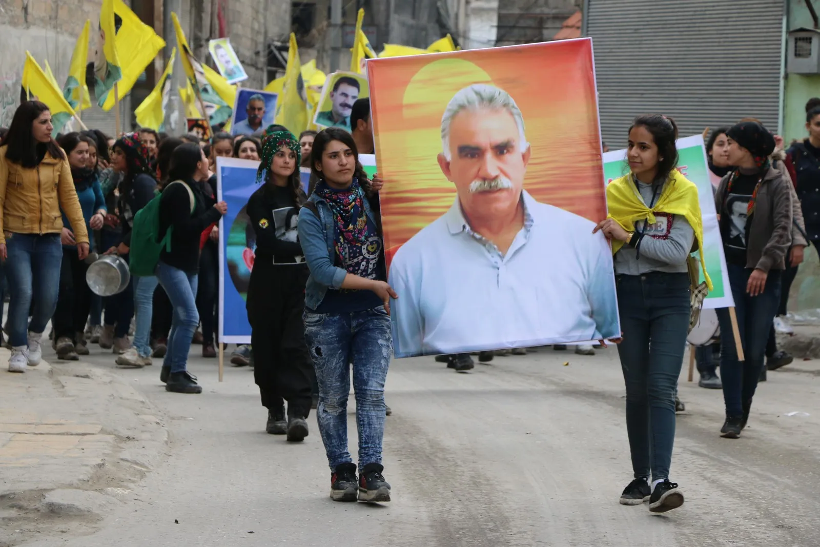Aleppo...  statement and demonstration to uncover health of Ocalan