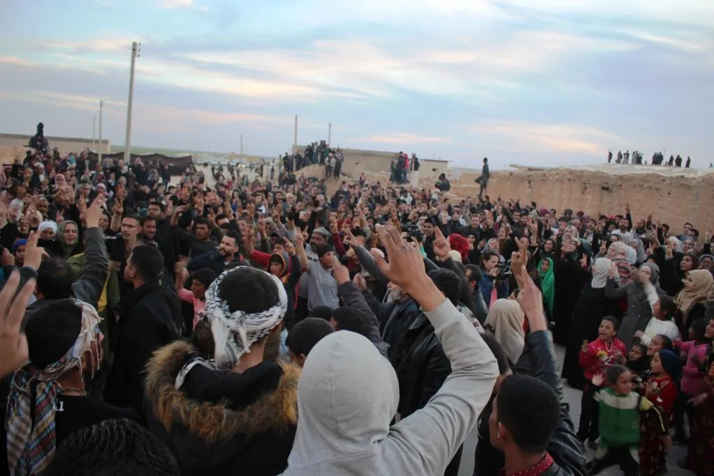 Al-Raqqa and Al-Tabeqa residents: protest in front of Russian base  for Ocalan