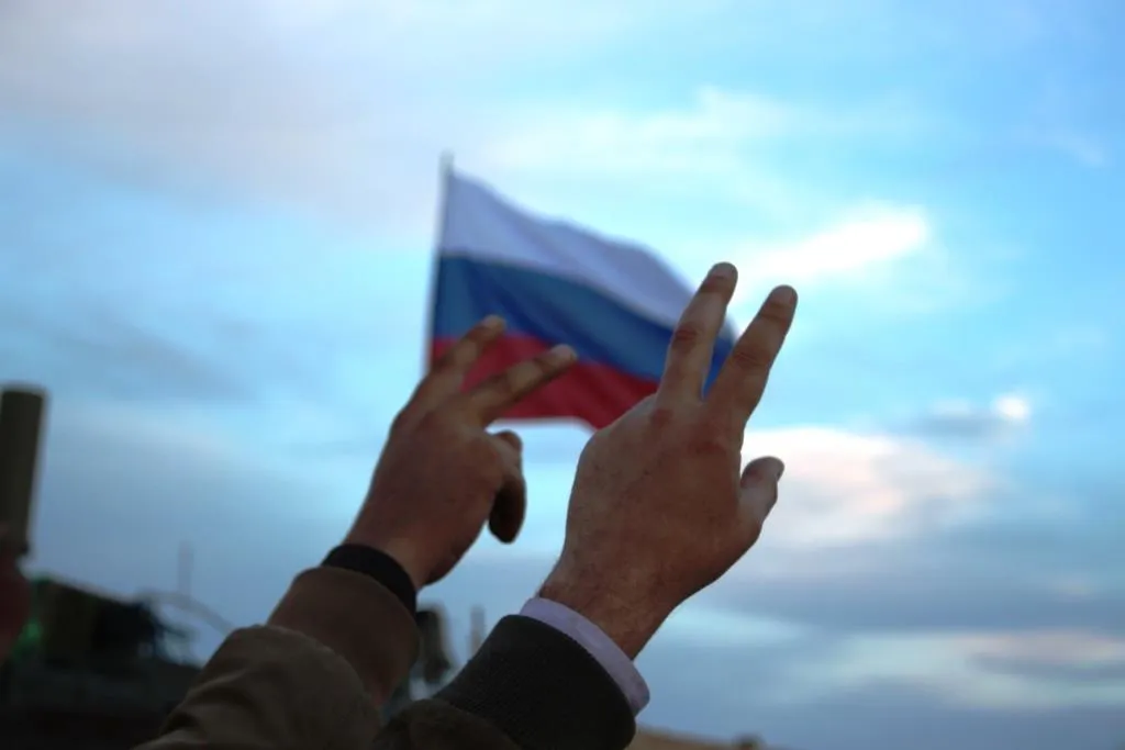 Al-Raqqa and Al-Tabeqa residents: protest in front of Russian base  for Ocalan