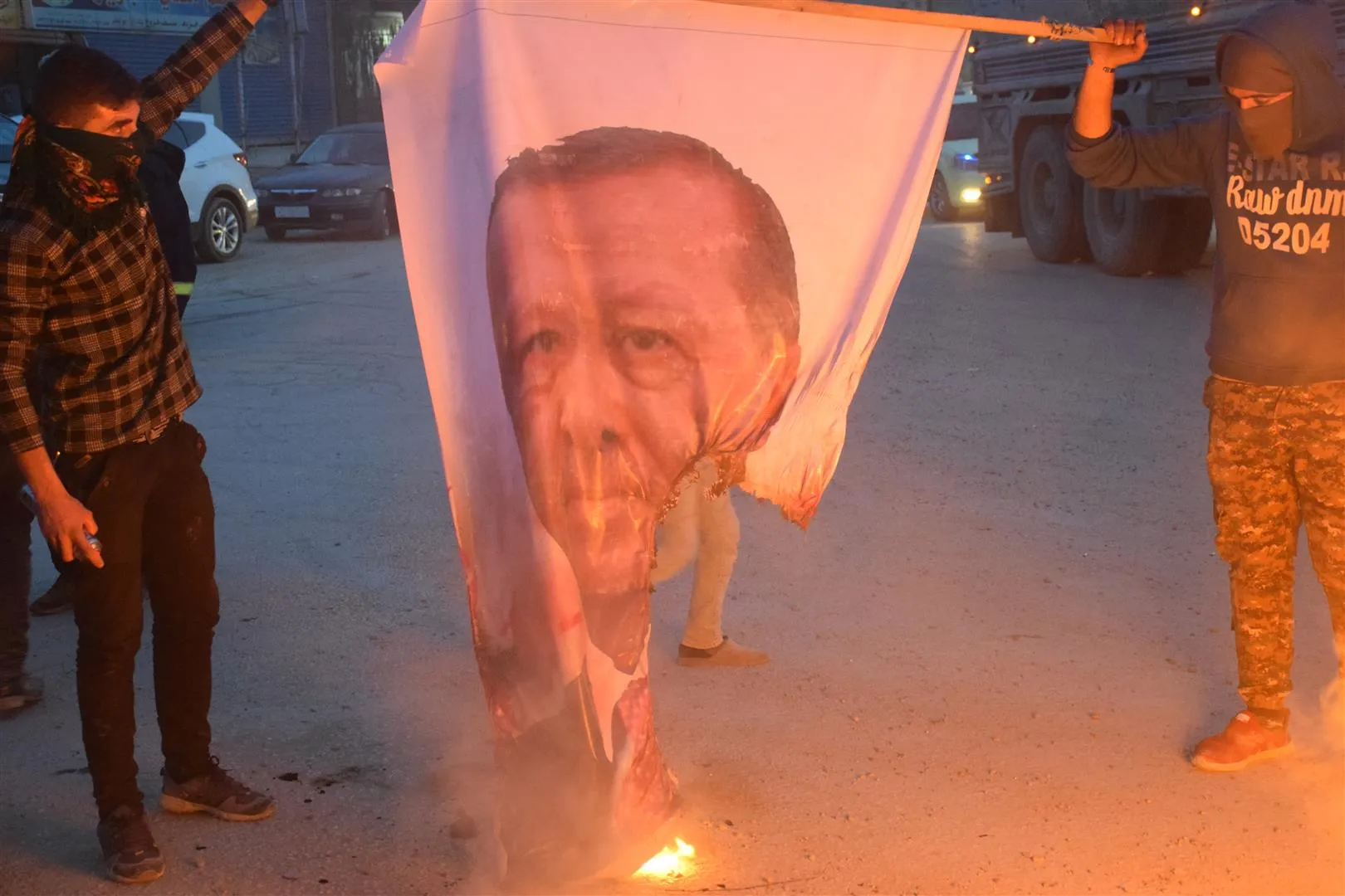 Thousands of Al Hasaka canton residents demonstrate  for revealing Ocalan's situation