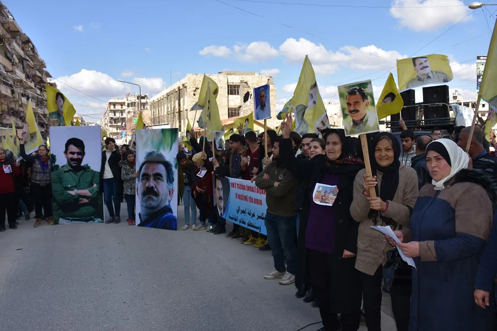 Aleppo: Hundreds demonstrate under slogan "Nobody will block our sun"