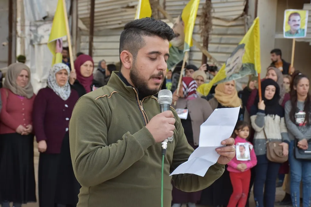 Aleppo: Hundreds demonstrate under slogan "Nobody will block our sun"