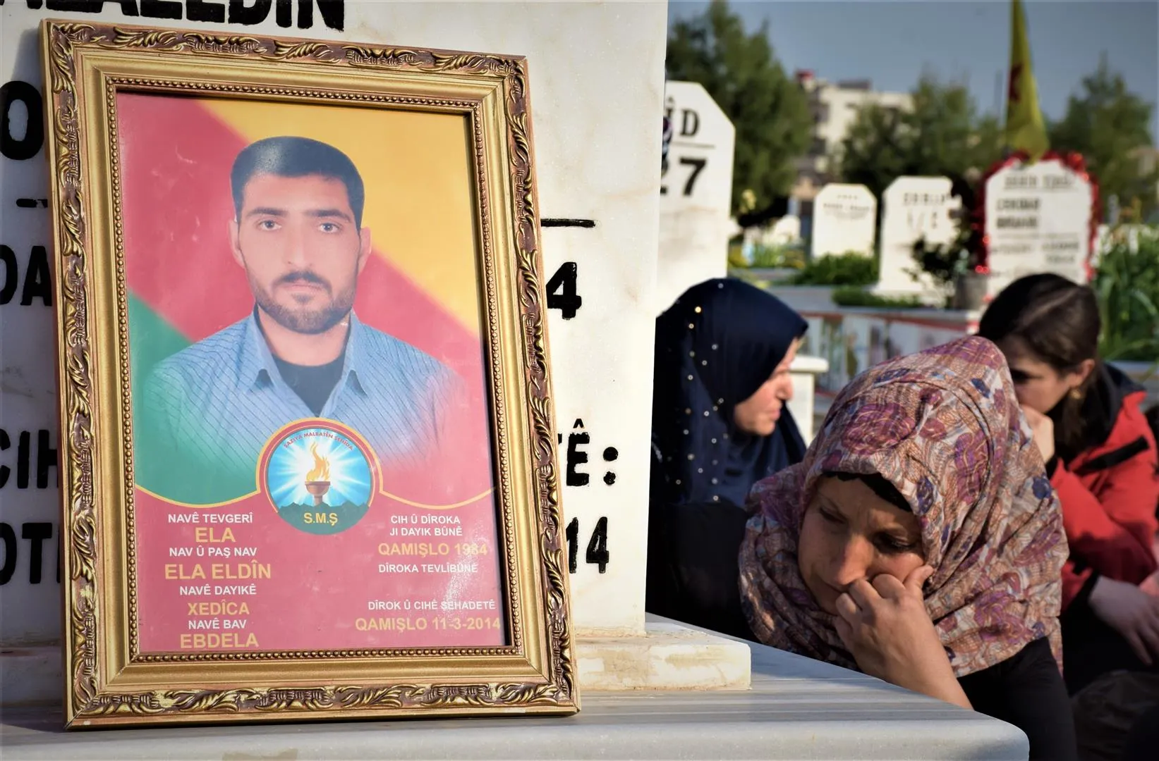 By lighting candles, wreaths, Qamishlo people commemorate municipality's martyrs