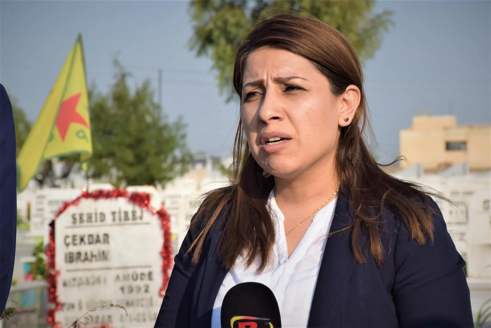 By lighting candles, wreaths, Qamishlo people commemorate municipality's martyrs