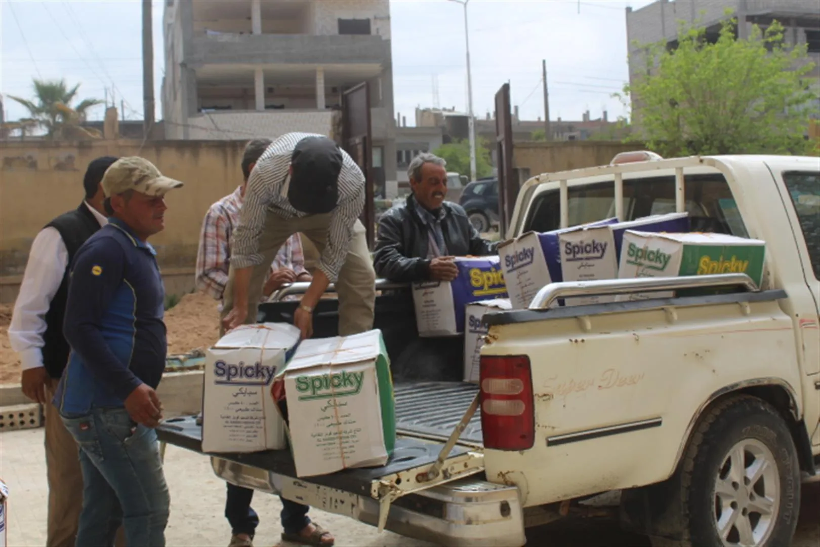 TEV-DEM distributes 1st batch of assistance to needy families in Al-Hasakah