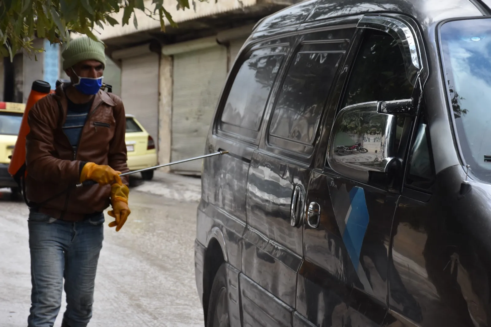 Al-Ashrafieh, al-Sheikh Maksoud municipalities continue sterilization campaign