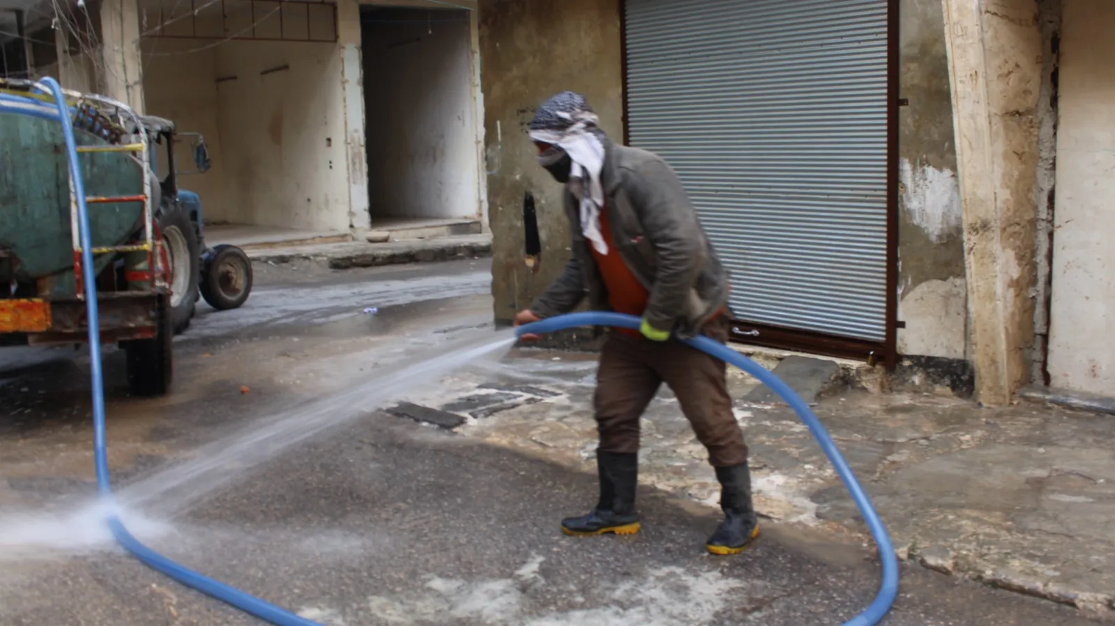 Al-Ashrafieh, al-Sheikh Maksoud municipalities continue sterilization campaign