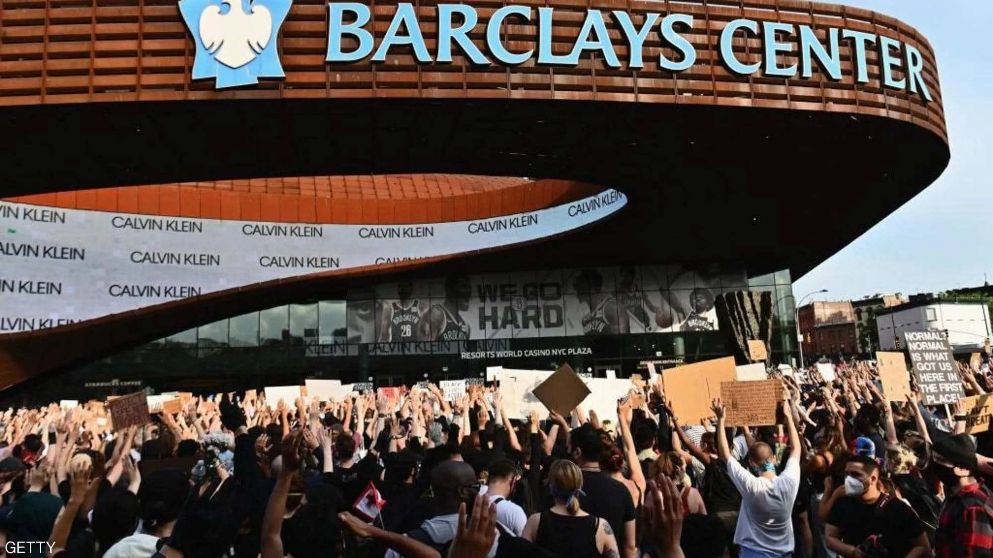 Demonstrations sweeping American cities and killing a protester