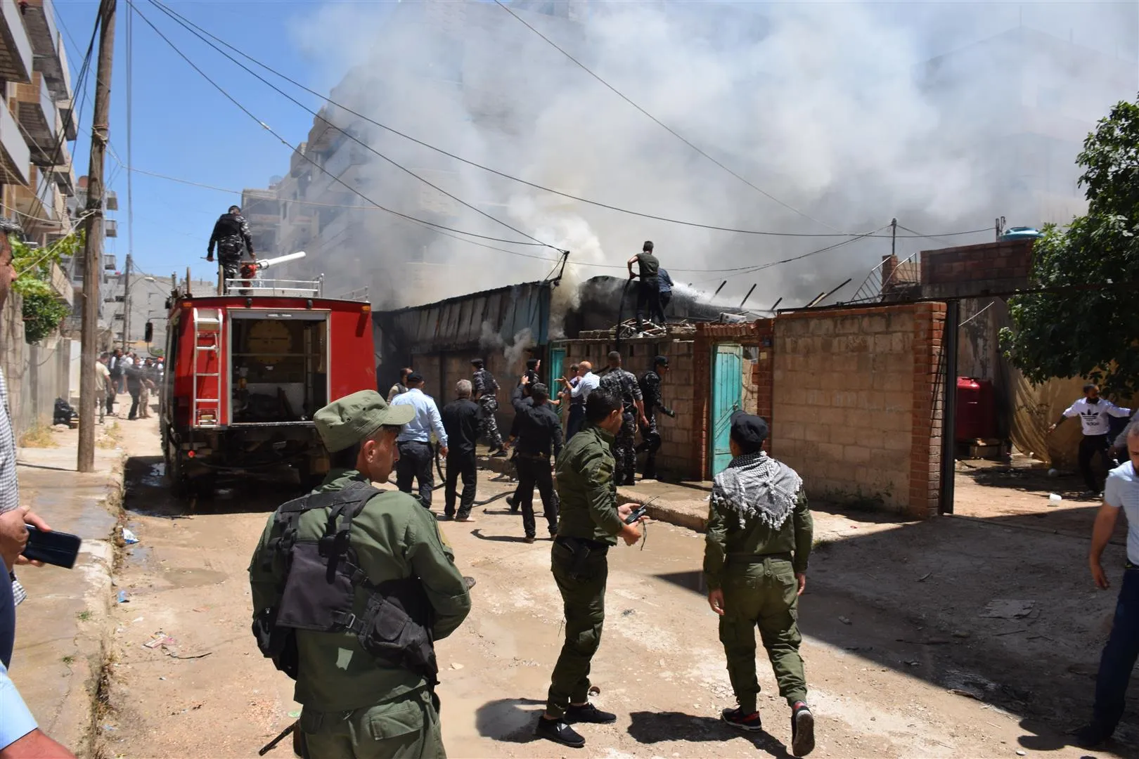 Fire brigade extinguishes a massive fire in Qamishlo