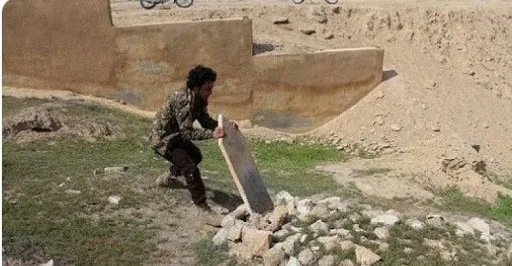 ​​​​​​​Turkey's mercenaries excavate Yazidis' graves in Serêkaniyê!