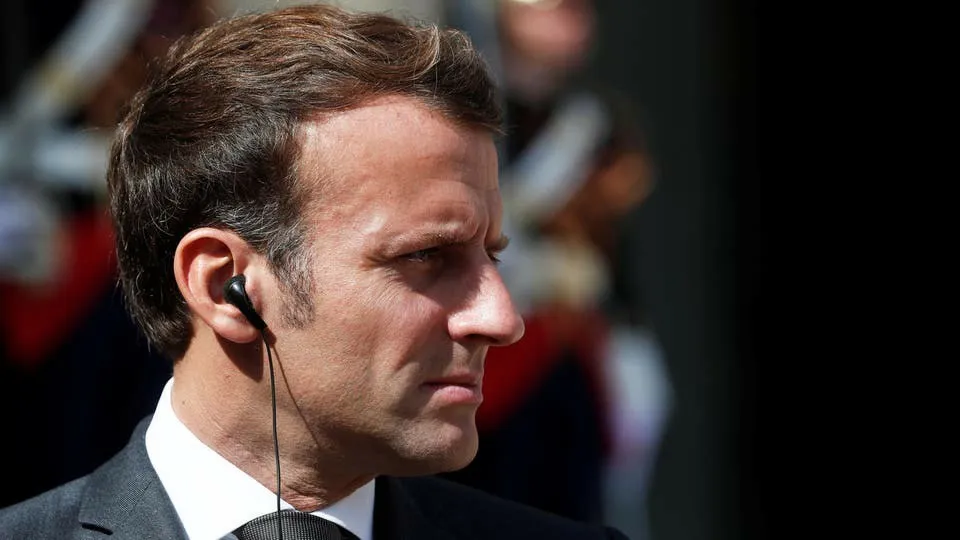 Diplomatic source: Macron gives Lebanese political powers time, threatens them with sanctions