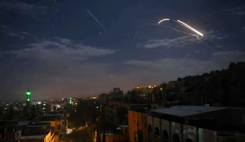 Israeli attacks on Damascus and Daraa, and government forces try to respond
