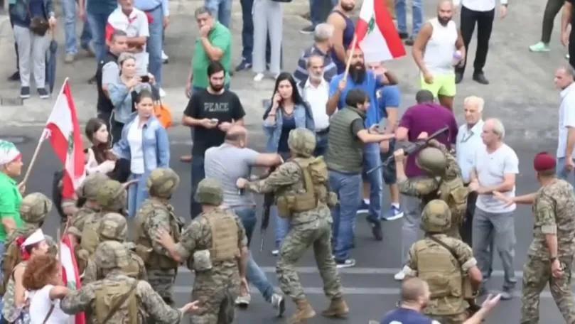  Tension between Lebanese army and demonstrators in front of Baabda Palace