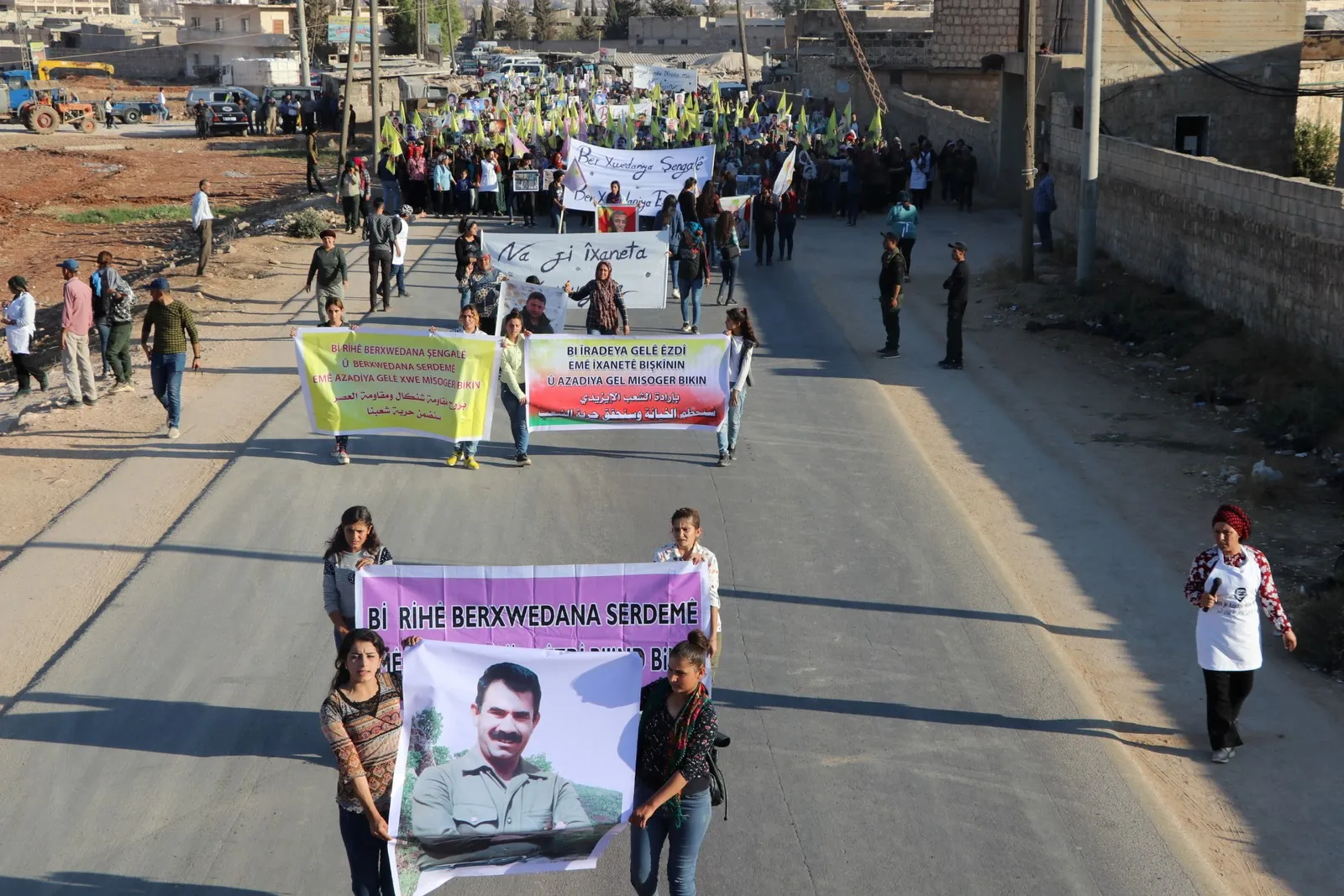 Hundreds of Afrin IDPs reject conspiracy against Şingal