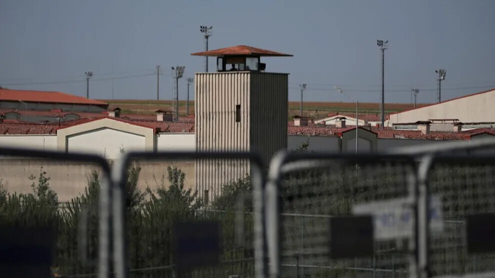 Hunger strike campaign to lift isolation on leader enters 21st day